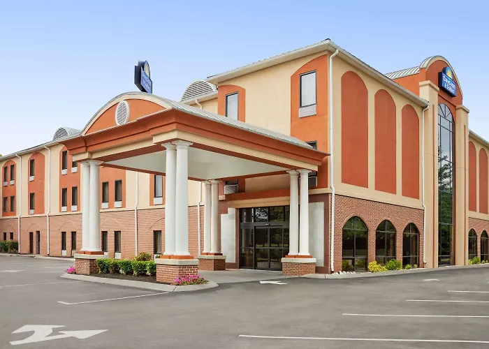 Days Inn & Suites By Wyndham Murfreesboro